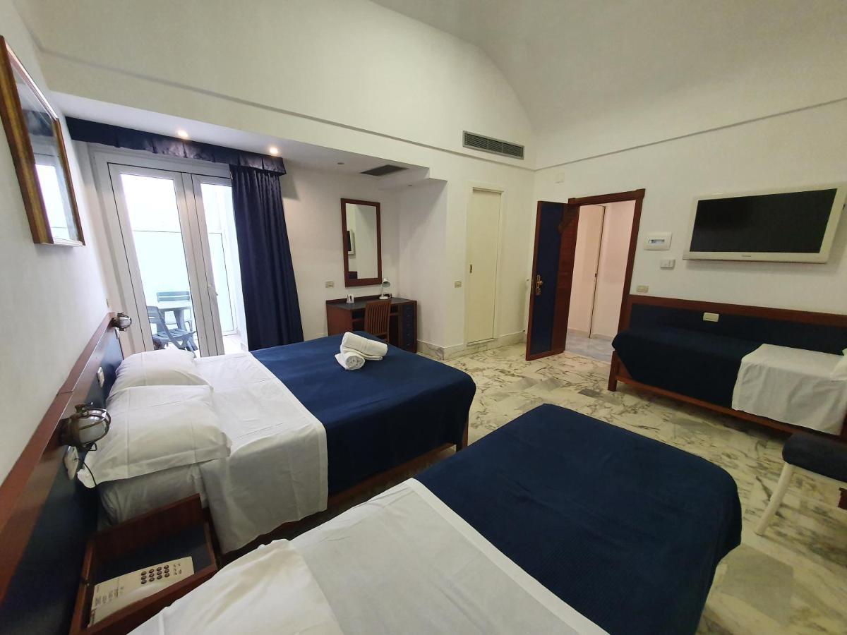 Hotel Il Faro Sorrento Room photo